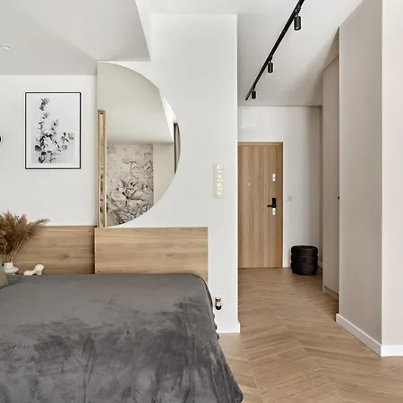 Artis By Housine Zator