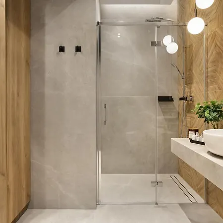 Artis By Housine Daire